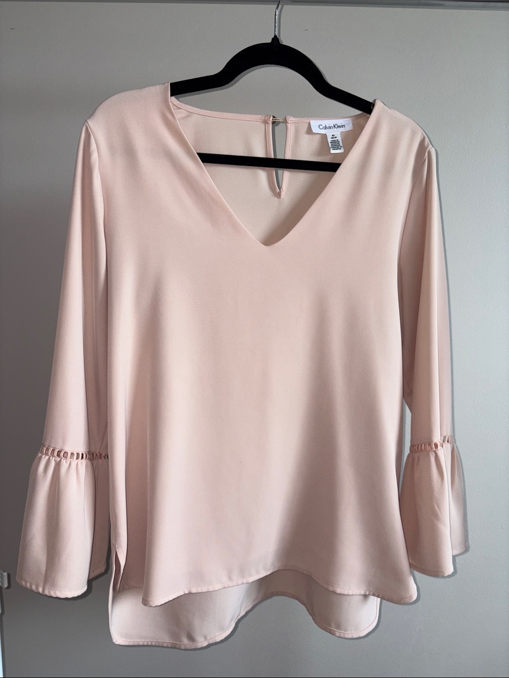 ❣️Vintage Calvin Klein Soft Blush V-Neck Bell Sleeve Blouse